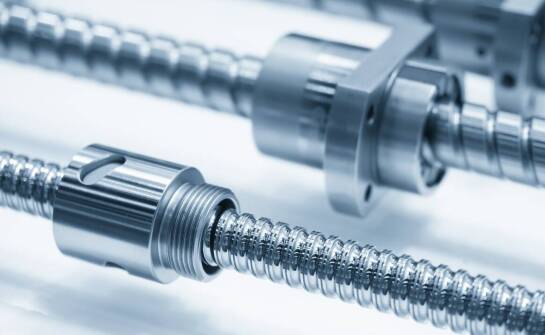 Jak sprężyste kształtki wspomagają utrzymanie ruchu w przemyśle?