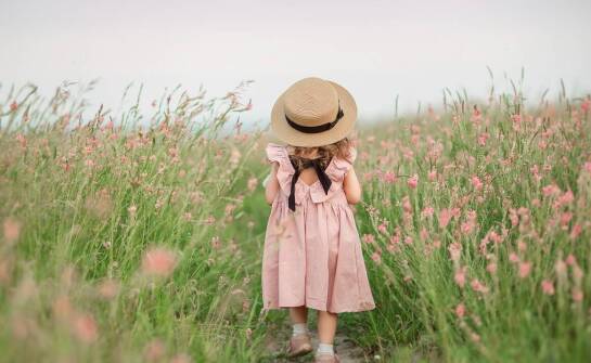 Jak łączyć dziecięce turbany z letnimi stylizacjami?