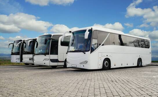 Wynajem busów w Poznaniu - jakie opcje transportu oferujemy dla firm?