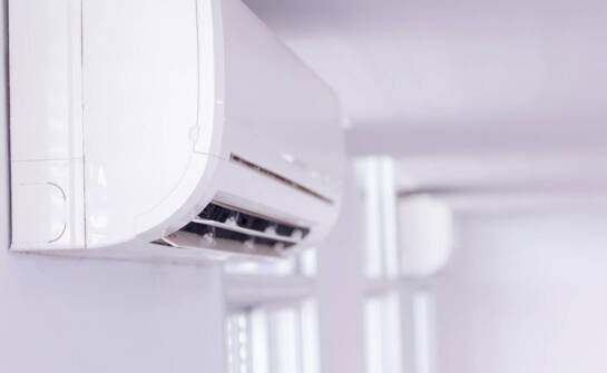 Jakie czynniki wpływają na ostateczny koszt zakupu klimatyzatora?