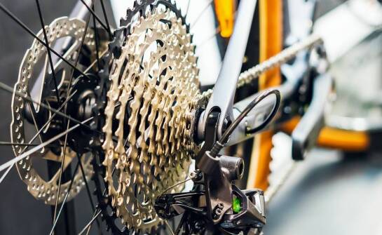 Jakie technologie nowoczesne są stosowane w górskich rowerach?