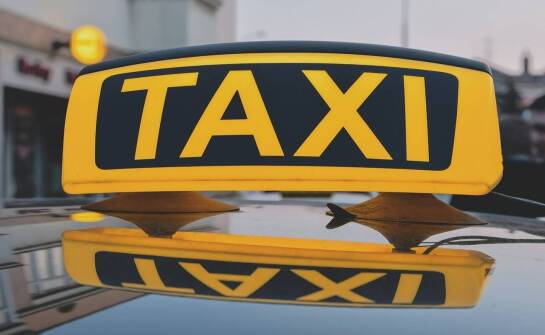 Dlaczego warto korzystać z usługi taxi na zakupy przez telefon podczas choroby?