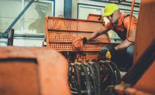 Trudnopalna koszulka – czy jest odpowiednia dla różnych branż przemysłowych?