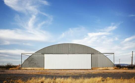 Zalety profilowanego poliwęglanu w nowoczesnym budownictwie