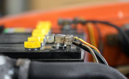 Odporność kwasowych baterii na szybkie rozładowywanie – jak to działa w praktyce