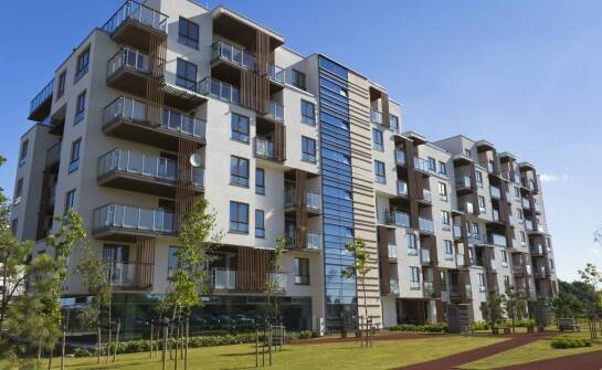 Jakie zalety niesie ze sobą bezpłatny parking w centrum fitness w Warszawie?