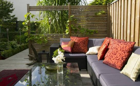 Drewniane sztachety a ochrona prywatności w ogrodzie