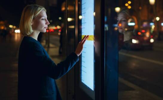 Dynamiczne treści na ekranach LED - elastyczność i aktualizacja w czasie rzeczywistym
