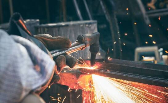 Czy poliestrowe rękawiczki są odpowiednie do pracy w wysokich temperaturach?