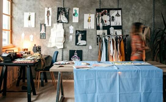 Jak turbany dla amazonek mogą być elementem terapii artystycznej?