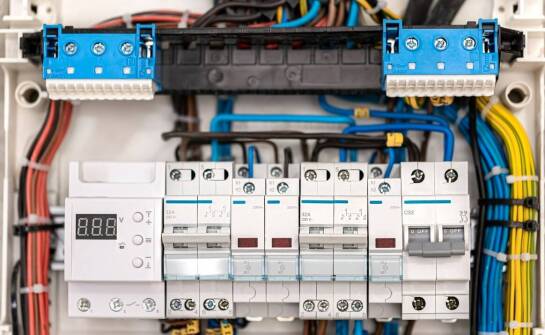 Znaczenie ograniczników przepięć dla bezpieczeństwa odgromowych systemów