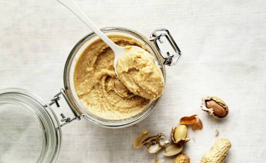 Korzyści zdrowotne wynikające ze spożywania masła z laskowych orzechów w codziennej diecie