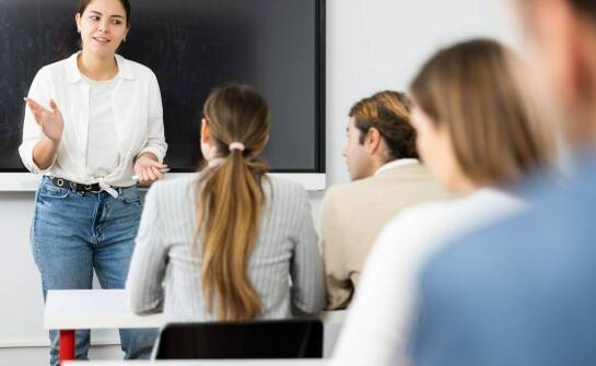 Wpływ szkoleń na rozwój umiejętności interpersonalnych w pracy higienistki stomatologicznej