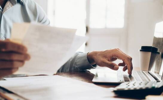 Ubezpieczenia dla przedsiębiorstw – kluczowe aspekty wyboru odpowiedniej polisy