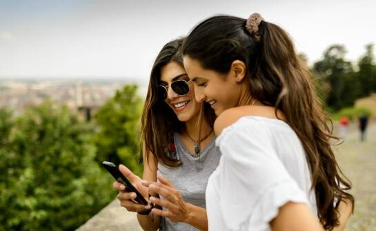 Jak wybrać odpowiedni selfie stick Reinston do swoich potrzeb?