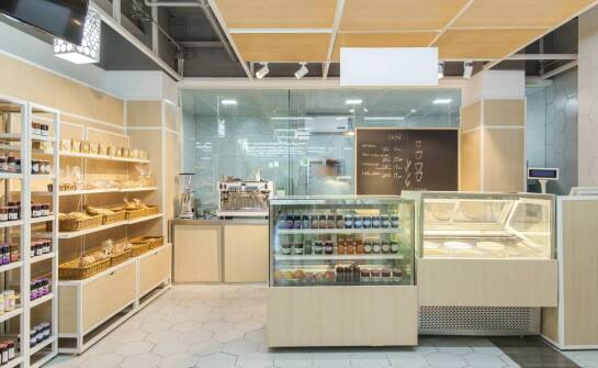 Producent gablot a dostosowanie produktów do specyfiki szkoły i biura