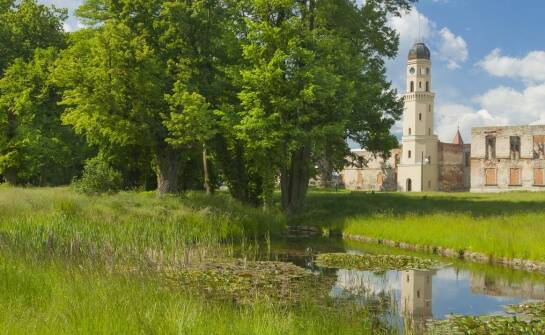 Jakie dodatkowe aktywności oferuje Szlak Piastowski? Przewodnik po atrakcjach.