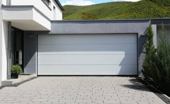 Jakie korzyści niesie zastosowanie bram Hormann w budynkach komercyjnych?