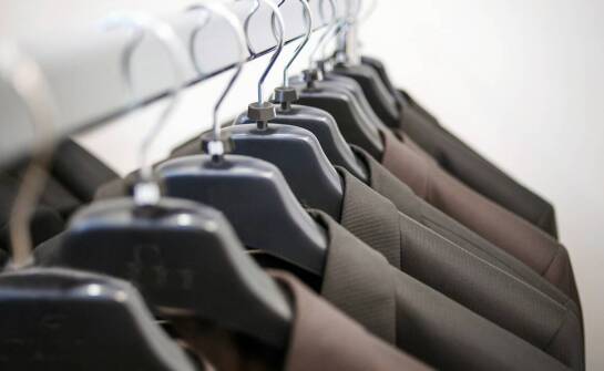 Personalizowane kelnerskie koszule – sposób na spójny wizerunek zespołu