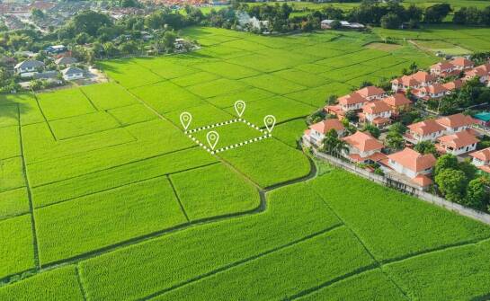 Wybór działki budowlanej pod parterowy dom – na co zwrócić uwagę?