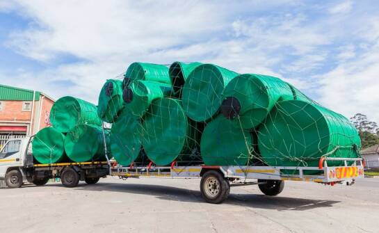 Elastyczność załadunku a plandeka firanka – jak wpływa na logistykę?