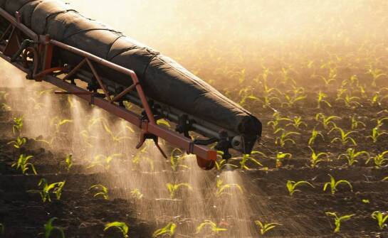 Jakie są zalety stosowania sadowniczych opryskiwaczy z automatycznego sterowania systemami?