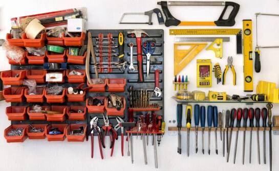 Przewodnik po wyborze najlepszego narzędziowego wózka truck dla twoich potrzeb