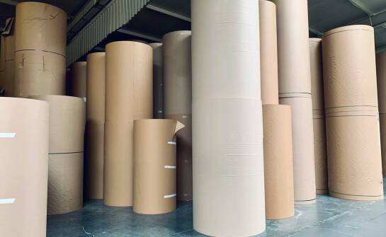 Jak producent kartonowych opakowań w Warszawie realizuje zamówienia na niestandardowe formaty?