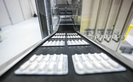 Wie passt ein Lohnhersteller von Nahrungsergänzungsmitteln seine Produkte an die Anforderungen verschiedener Märkte an?