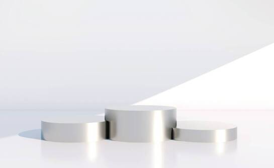 Jak metalowe statuetki mogą wzbogacić elegancję wnętrz?