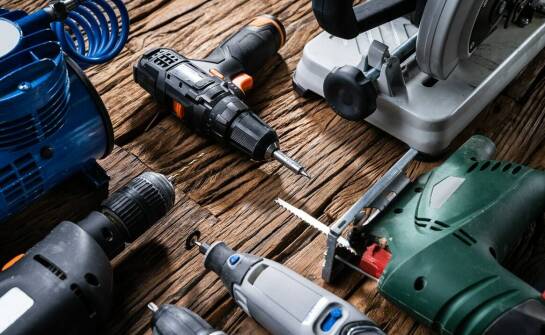 Wybór odpowiednich śrub do drzwiowych klamek: porady ekspertów