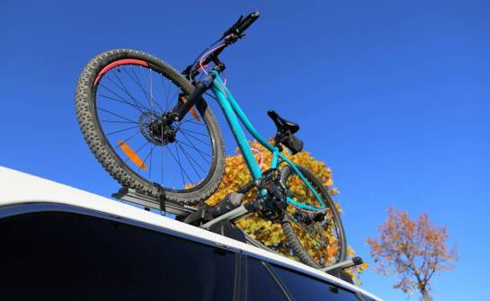 Jak dbać o dachowy bagażnik, by służył przez lata?