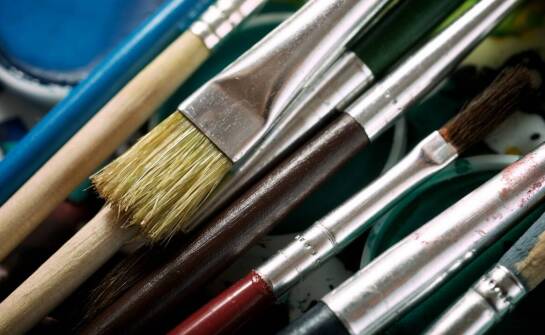 Unikalne ręcznie malowane obrazy – jak wybrać dzieło dla siebie?