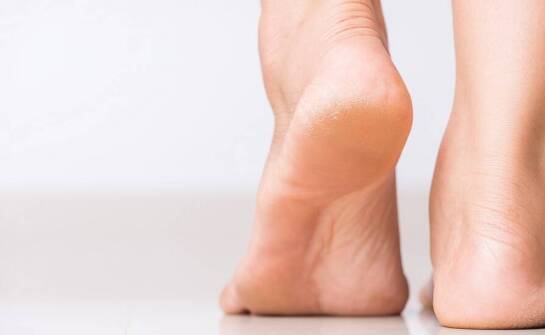 Efektywne metody leczenia spękanych pięt w gabinecie podologicznym