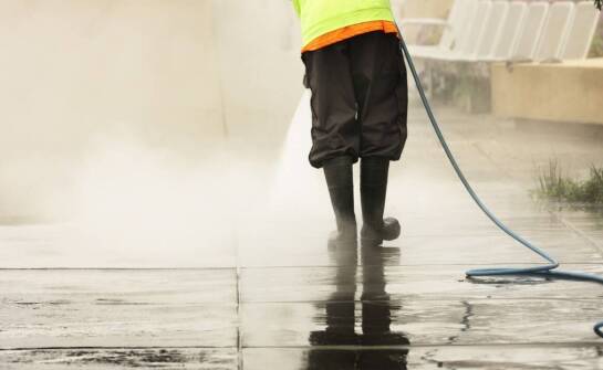 Czyszczenie elewacji i brukowej kostki – jakie są najnowsze trendy?