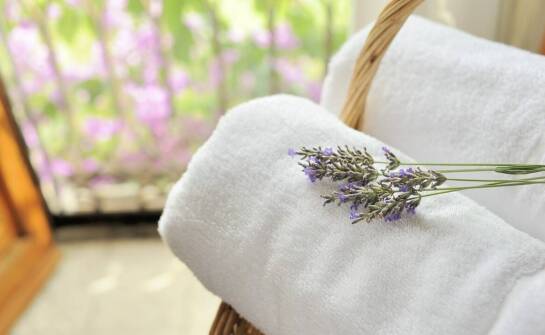 Jak damski cienki szlafrok z bawełny zapewnia komfort w ciepłe dni?