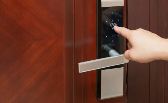 Porównanie zabezpieczeń mechanizmów w hotelowych sejfach