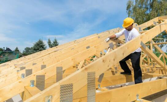 Rola termoizolacji podczas wymiany dachu w domach jednorodzinnych