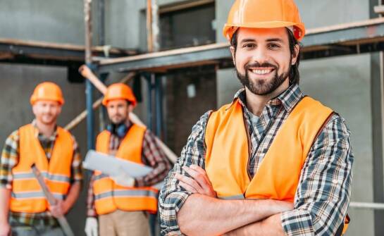 Jak SMIC wpływa na wynagrodzenia w różnych sektorach we Francji?