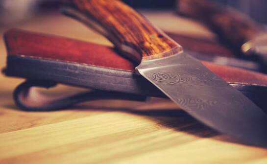 Innowacje w projektowaniu noży z głownią stałą survivalowych