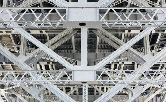 Jakie są najczęstsze błędy przy wyborze farb flame do konstrukcji stalowych?