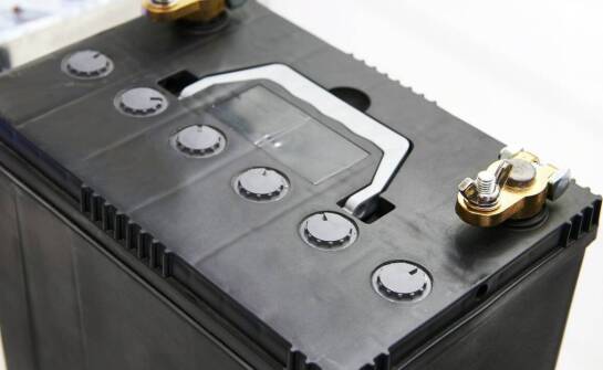 Wybór trakcyjnej baterii 48V: na co zwrócić uwagę przy zakupie do solarnego systemu