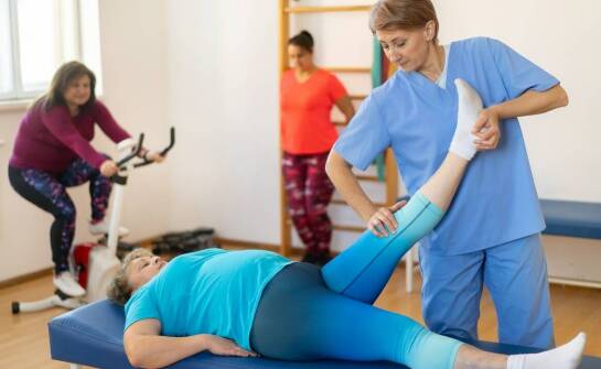 Zalety uczestnictwa w zajęciach pilatesu dla seniorów w Krakowie