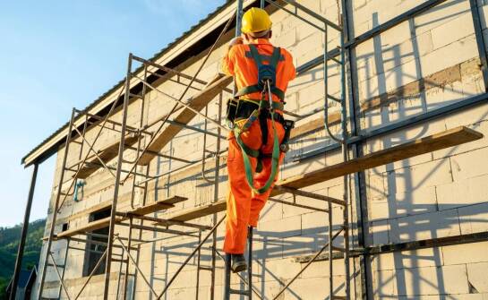Die Rolle von beweglichen Plattformen in der Effizienz bei Höhenarbeiten
