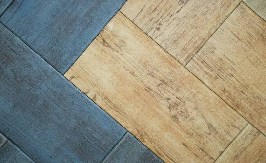 Profesjonalne układanie płytek a odporność na mechaniczne uszkodzenia