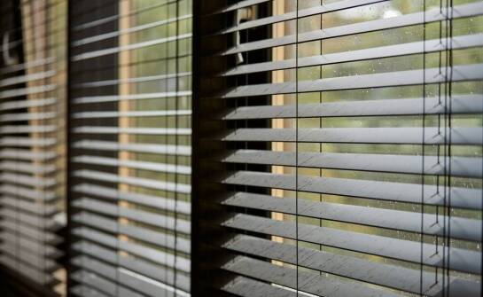 Sind alu jalousien feuchtigkeitsbeständig?