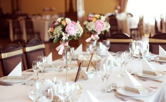 Organizacja imprez okolicznościowych w restauracji w Bochni: oferta dla każdego