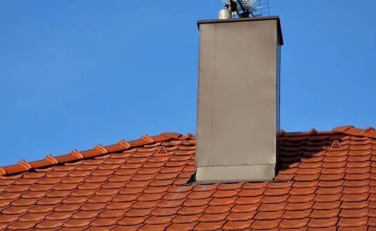 Jak blaszane okucie komina może zwiększyć jego odporność na warunki atmosferyczne?