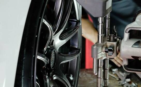 Wpływ technologii laserowej na dokładność wyważania kół