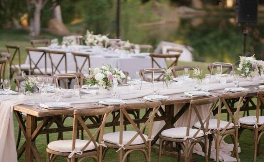 Trendy w kwiatowych dekoracjach na wesele w bieżącym roku